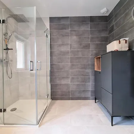 Chaleureux Avec Wifi Et Grand Jardin, Pres De Disneyland - Fr-1-532-22 *